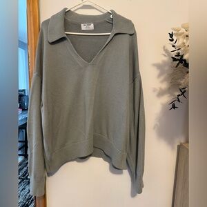 Old Navy Women's V-Neck Sweater in Soft Gray